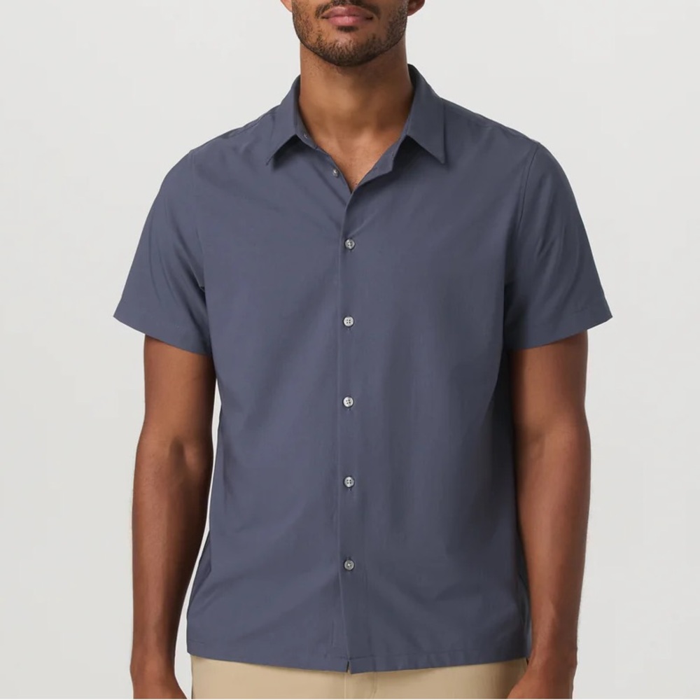Vuori Manhattan short sleeve button down azure blue men’s large. NWOT.